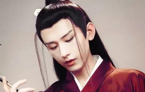 成毅罗云熙最新八卦爆料,神秘女友身份引热议！